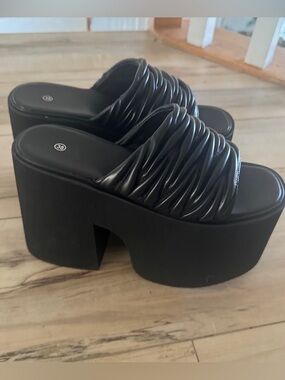 Black Platform Slide Sandals with Ruched Strap